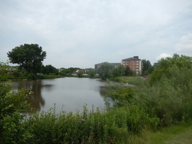 Building Photo - 1744 Eastwood Ct