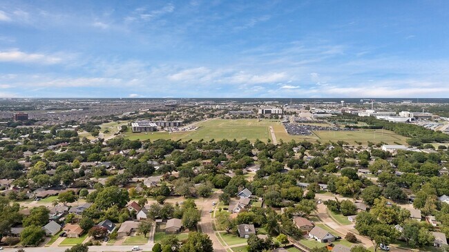 Building Photo - 715 Terryland Dr