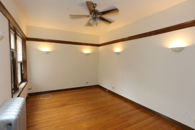 Building Photo - 819 W Waveland Ave