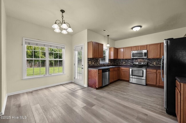 Building Photo - 1004 Summerfield Ct