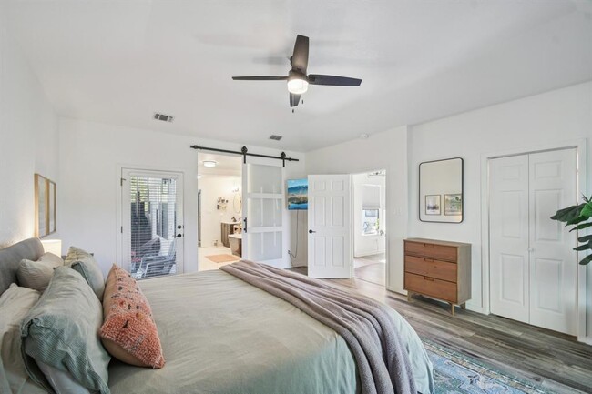 Building Photo - 730 Vanguard St