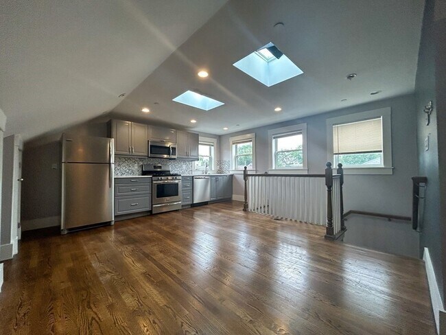 Building Photo - 191 Western Ave