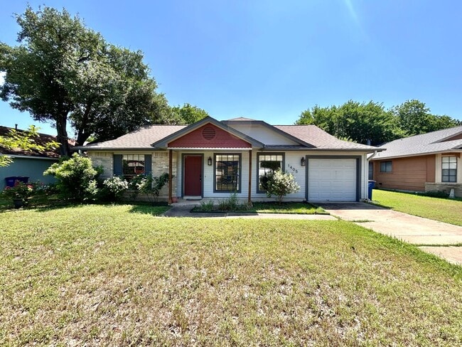 Primary Photo - Nice & Cozy 2/BR 1/BA Home with Fenced Yar...
