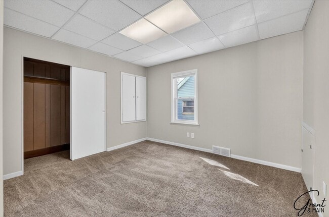 Building Photo - $1450 4 Bedrooms