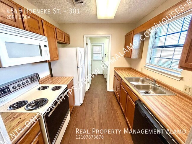 Building Photo - **MOVE-IN SPECIAL** Available NOW! Spaciou...