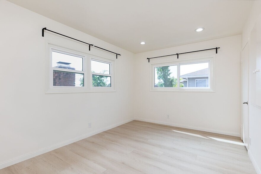 Building Photo - 3511 Paraiso Way