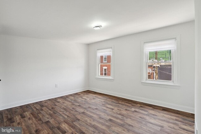 Building Photo - 7 E Oxford St