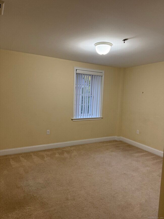 Building Photo - 380 Main St