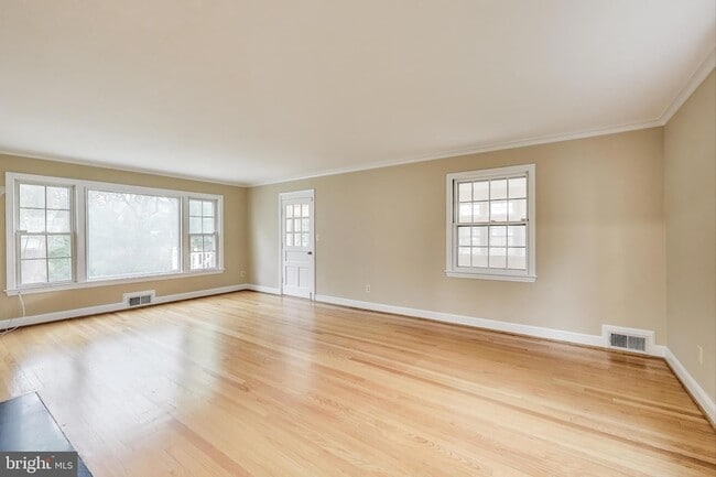 Building Photo - 9326 W Parkhill Dr