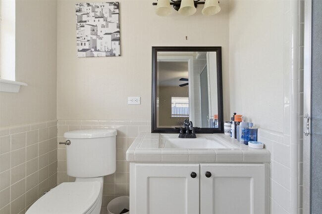 Building Photo - 2310 Droxford Dr