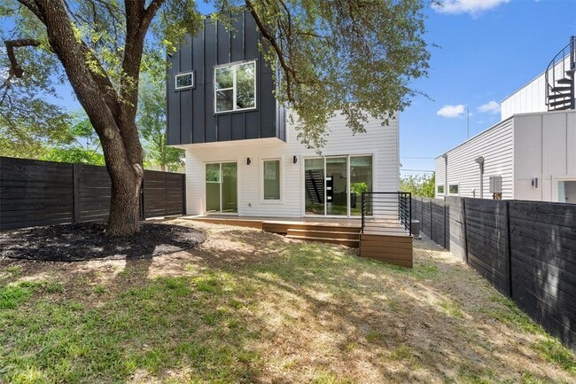 Building Photo - 4712 Reyes St