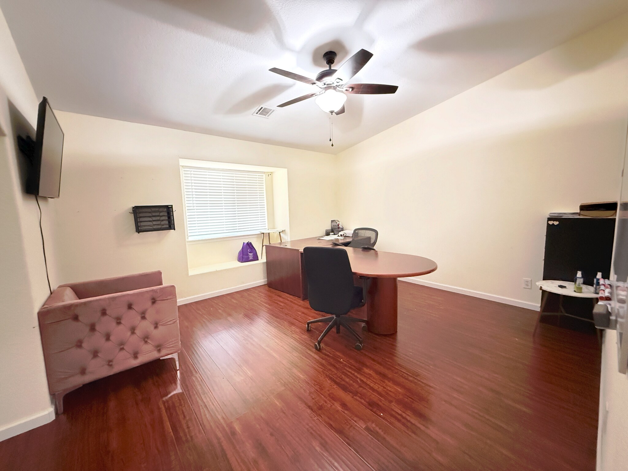 Building Photo - 7653 Phelan Rd