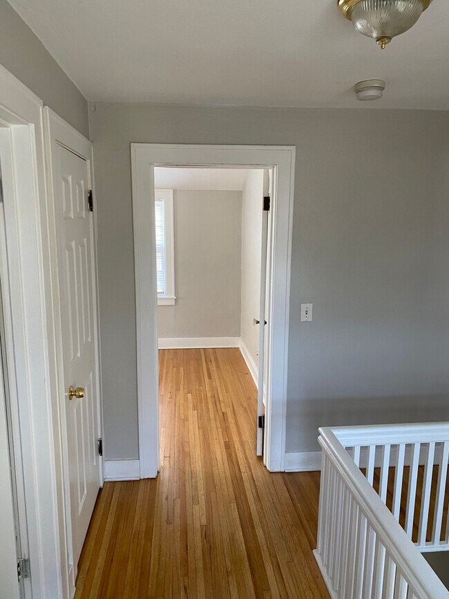 Building Photo - 74 E Iroquois Rd