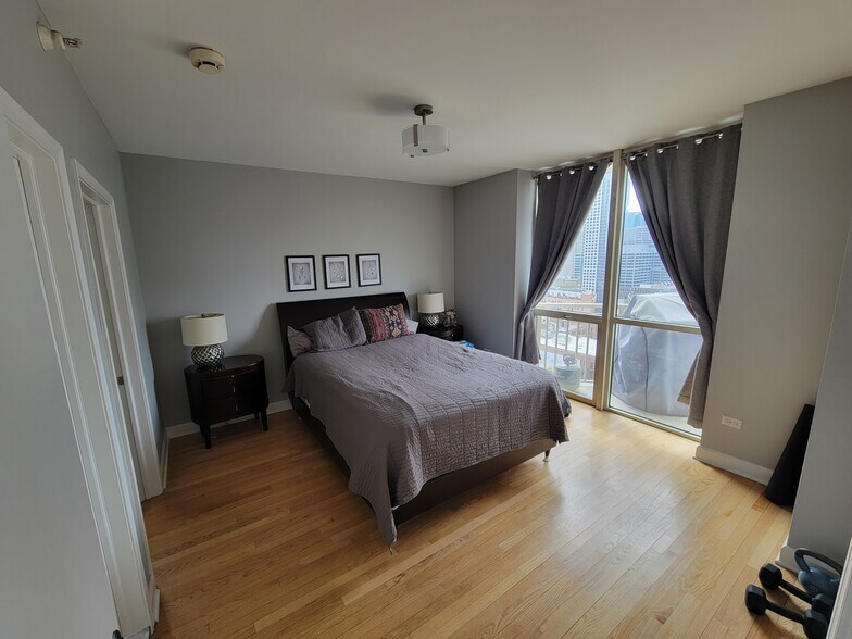 Building Photo - 645 N Kingsbury St