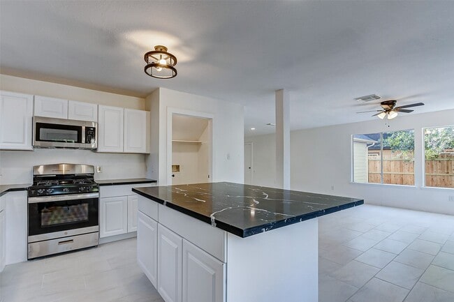Building Photo - 21892 Silver Oak Ct