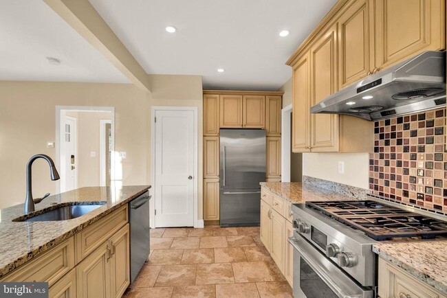 Building Photo - 805 31st St S