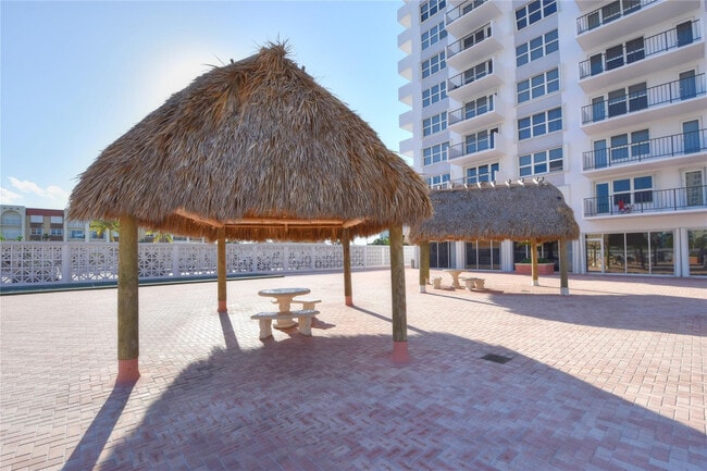 Building Photo - 405 N Ocean Blvd