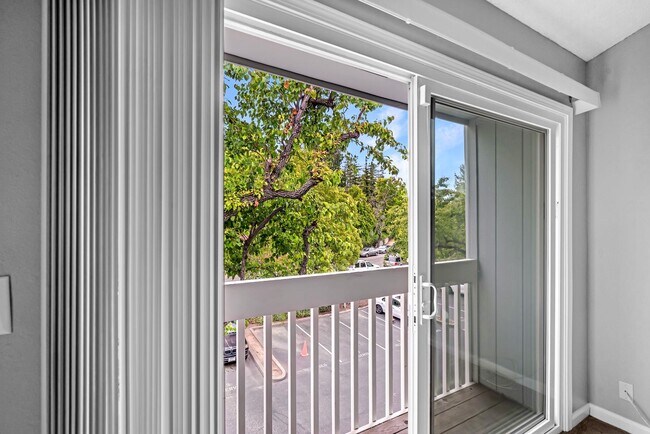 Building Photo - 165 Oddstad Dr