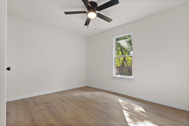 Building Photo - Lease Opportunity in Arlington!