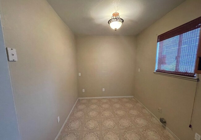 Laundry - 4394 Fowler Ln