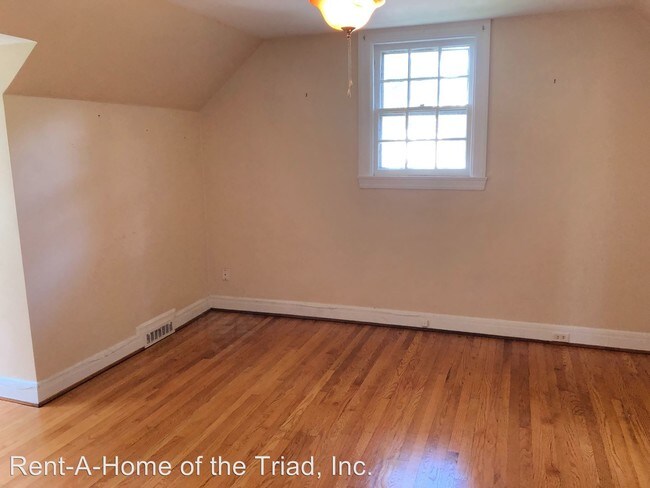 Building Photo - 4 br, 1.5 bath House - 413 S Chapman Street
