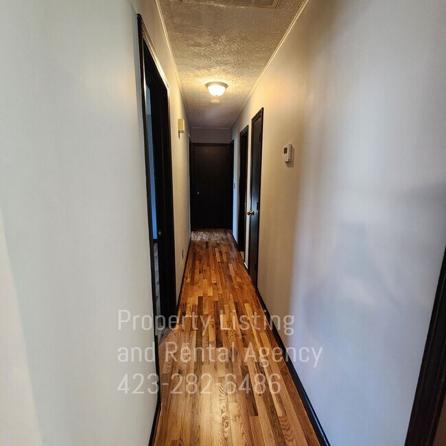 Building Photo - One story home, Elizabethton, 4 Bedrooms