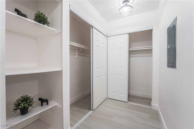 Building Photo - 3151 N Soaring Gulls Dr