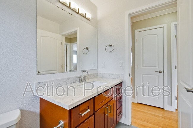 Building Photo - 661 Channing Ave
