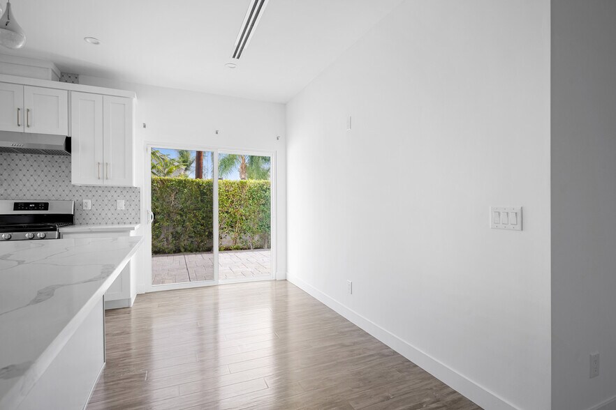 Building Photo - 13311 Wixom St