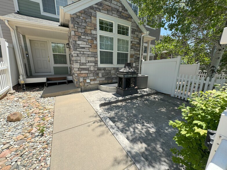 Gated front patio - 14239 Pikeminnow Pl