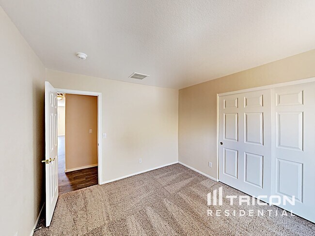 Building Photo - 45554 W Ranch Rd