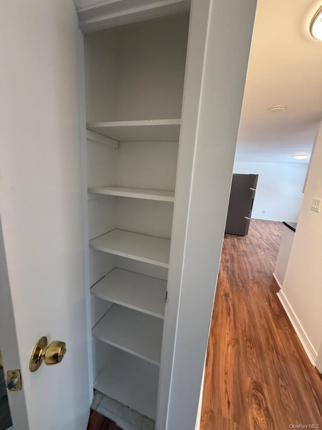 Building Photo - 161 Glen Cove Ave