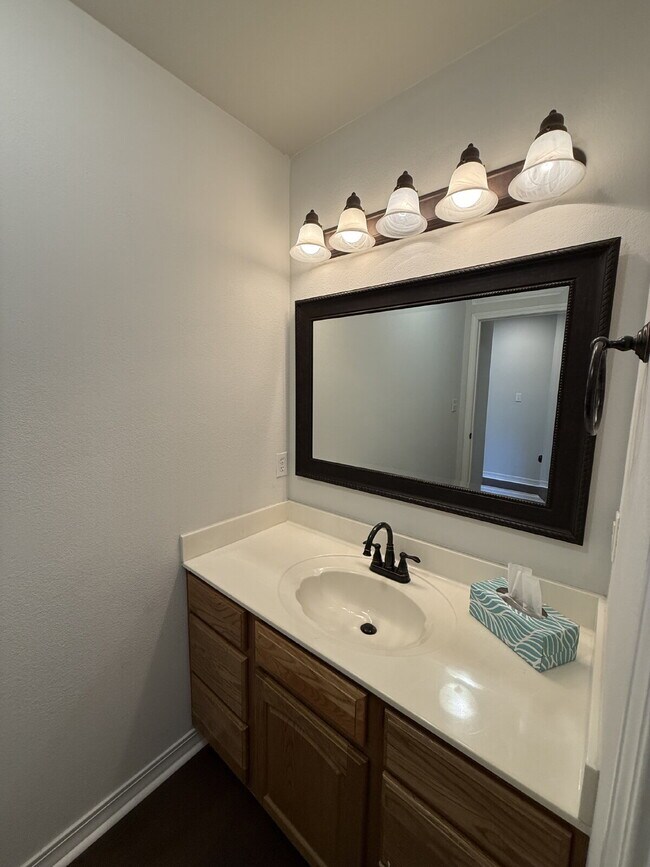 Building Photo - Spacious 3 BR with a fenced in backyard