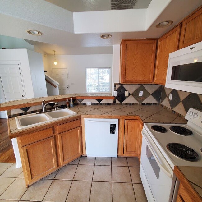 Building Photo - Charming West Boise Home with Spacious Yard and Modern. Prime Location!