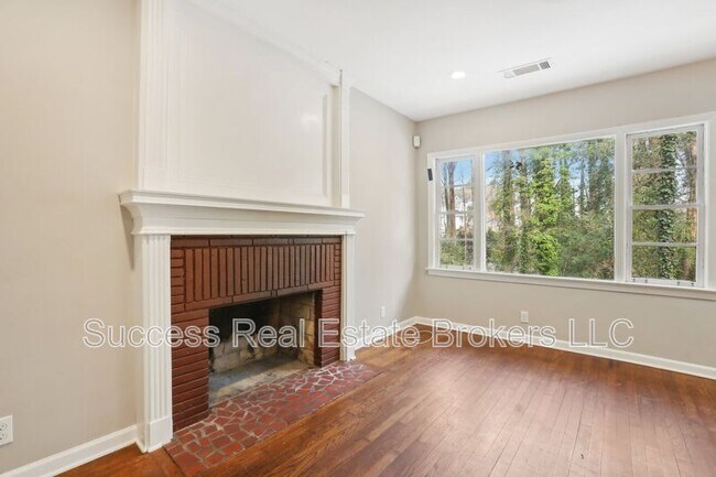 Building Photo - 1840 Camellia Dr