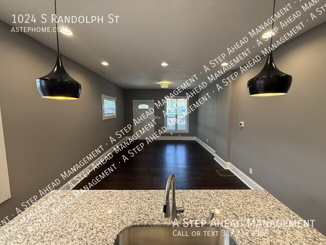 Building Photo - 1024 S Randolph St