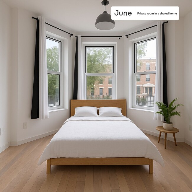 Building Photo - 624 E 17th St