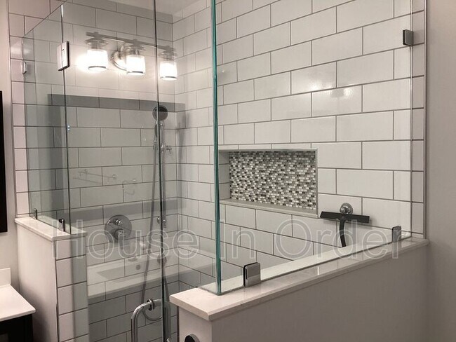 Building Photo - 23 Moore Ave