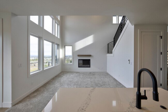 Building Photo - 2580 N W Awbrey Point Cir