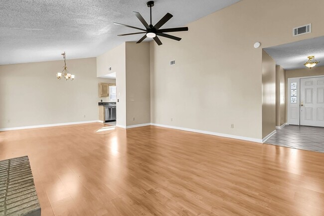 Building Photo - Completely Refreshed 3 Bedroom 2 Bathroom ...