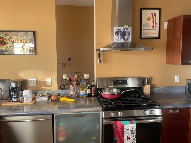 Kitchen - 12A Reno Pl