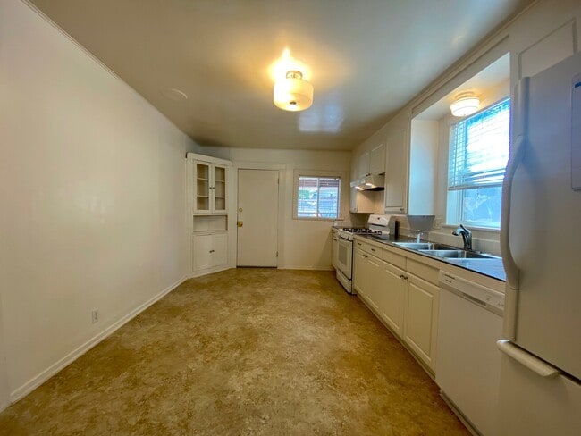 Building Photo - 414 S Pine St