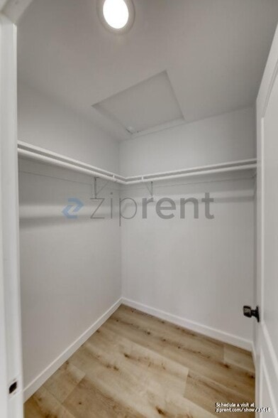 Building Photo - Unit A
