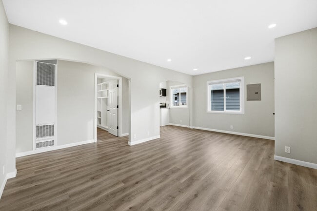 Building Photo - 903 Bonney Ave