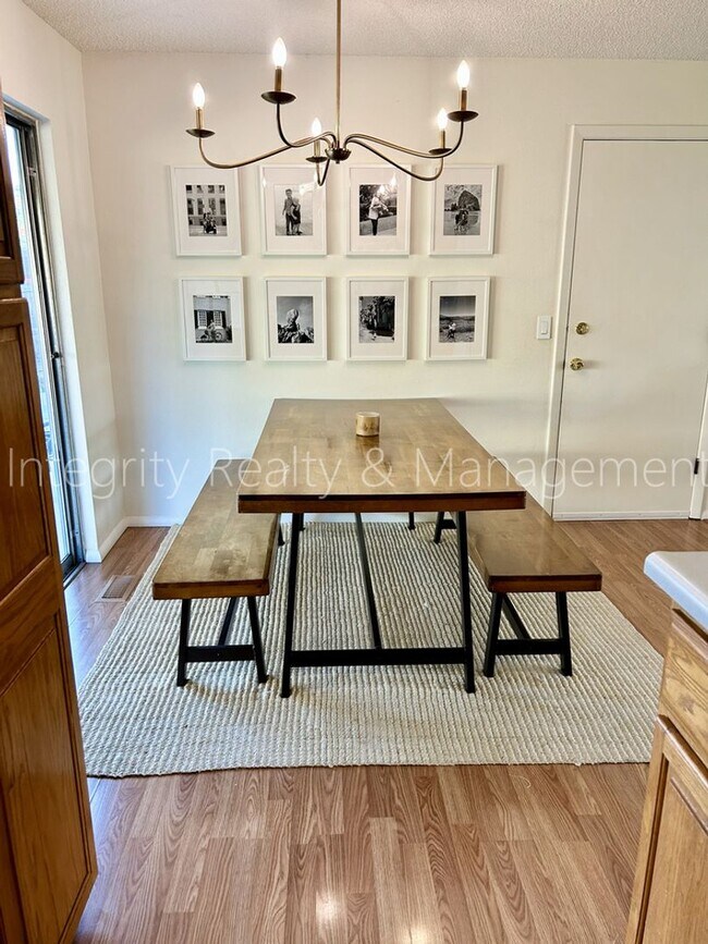 Building Photo - 9722 W Polk Dr