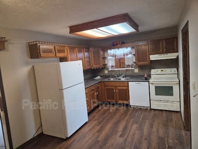 Building Photo - 3232 Milford Rd