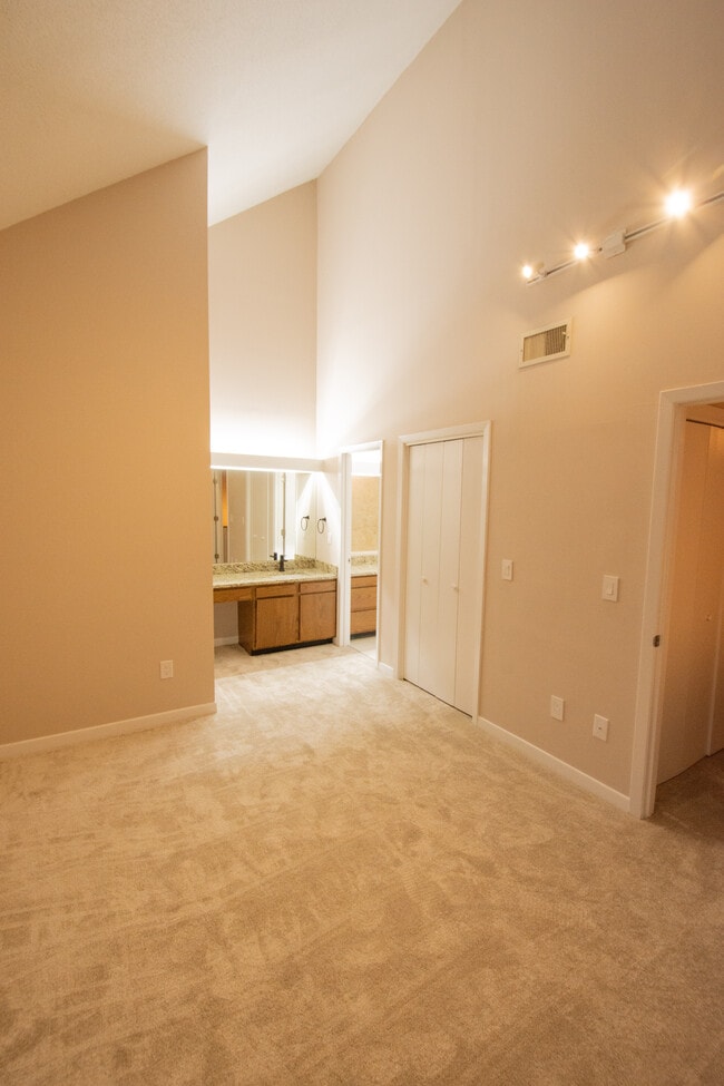 Main Bedroom looking toward bathroom - 115 Beechnut St