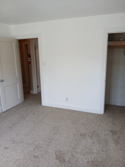 Building Photo - 6666 Hudson Ave