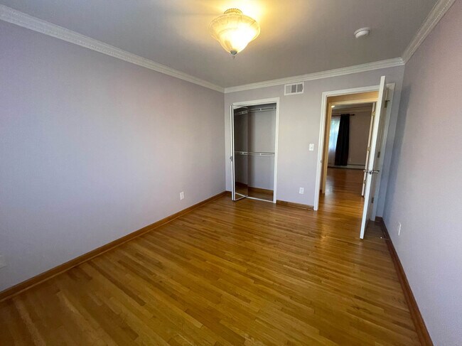 Building Photo - 18 Willow Wood Ct