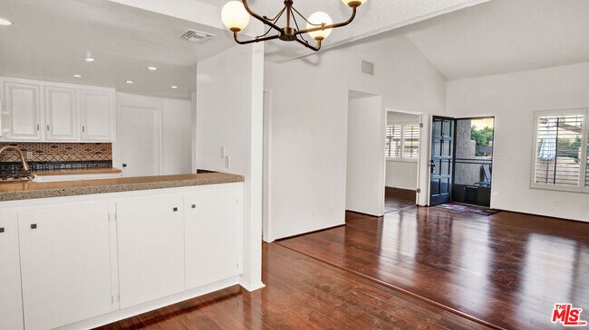 Building Photo - 263 E Sierra Madre Blvd